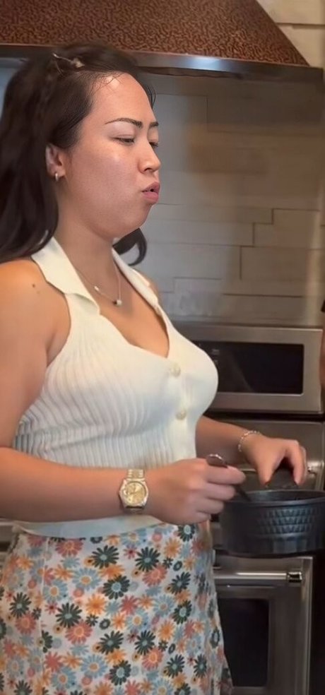 Naakte gelekte OnlyFans-foto van Joanna Rose Taguiam