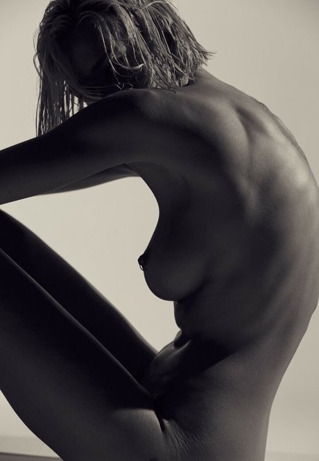 Naakte gelekte OnlyFans-foto van Valeria Bulusheva