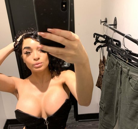 Naakte gelekte OnlyFans-foto van Realmyalashaun