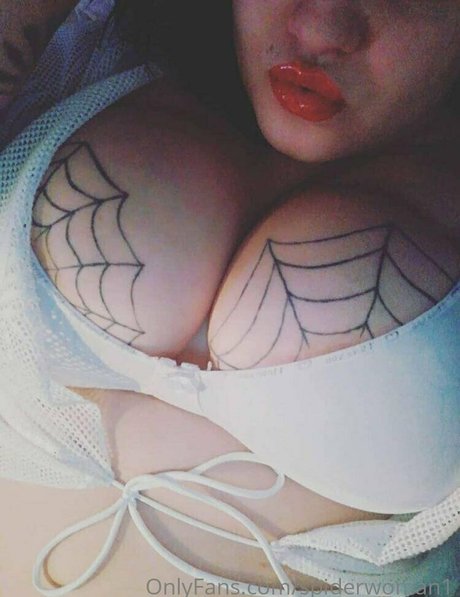 Naakte gelekte OnlyFans-foto van Spiderwoman1