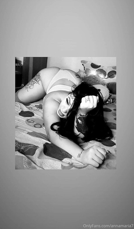 Naakte gelekte OnlyFans-foto van Annamaria7
