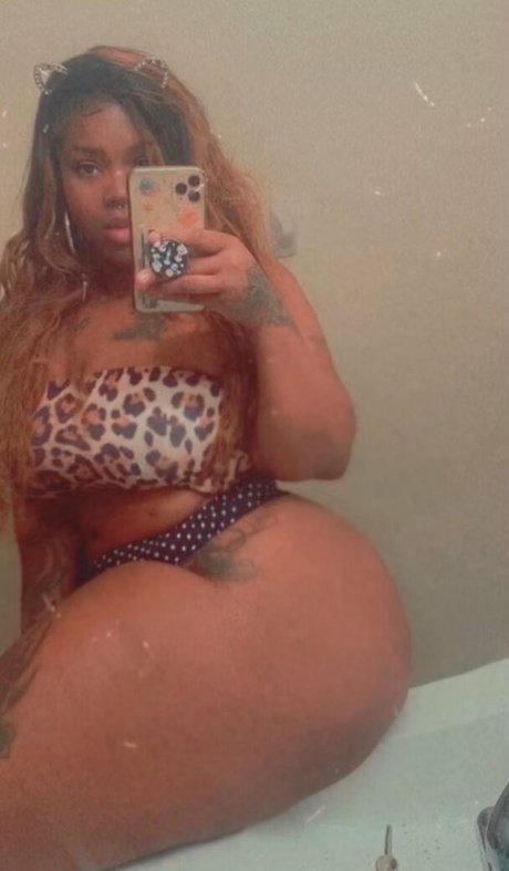 Naakte gelekte OnlyFans-foto van Krissylovesroses