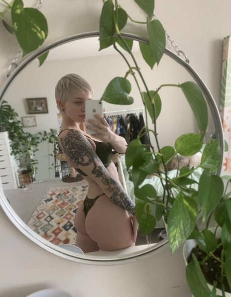 Naakte gelekte OnlyFans-foto van Samanthaknoxxoxo