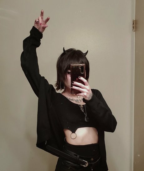 Naakte gelekte OnlyFans-foto van Gothkitteenfree