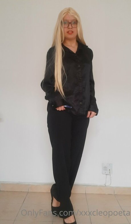 Naakte gelekte OnlyFans-foto van Xxxcleopoeta