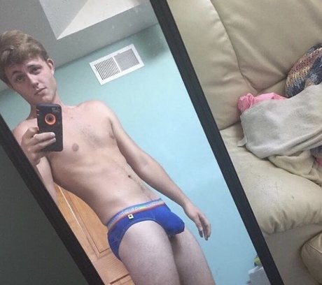Naakte gelekte OnlyFans-foto van Selfiejesus