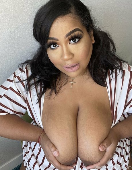 Naakte gelekte OnlyFans-foto van Blackddmambaa