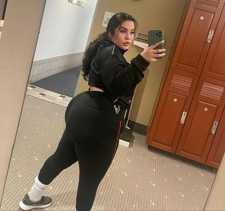 Naakte gelekte OnlyFans-foto van Curvylexas