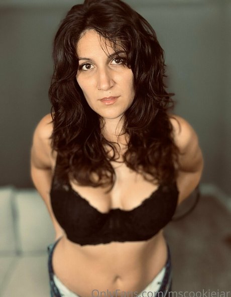 Naakte gelekte OnlyFans-foto van Mscookiejar
