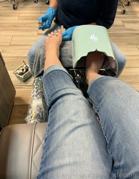 Naakte gelekte OnlyFans-foto van Xfeetme