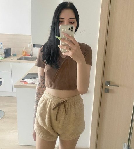Naakte gelekte OnlyFans-foto van Katepisa