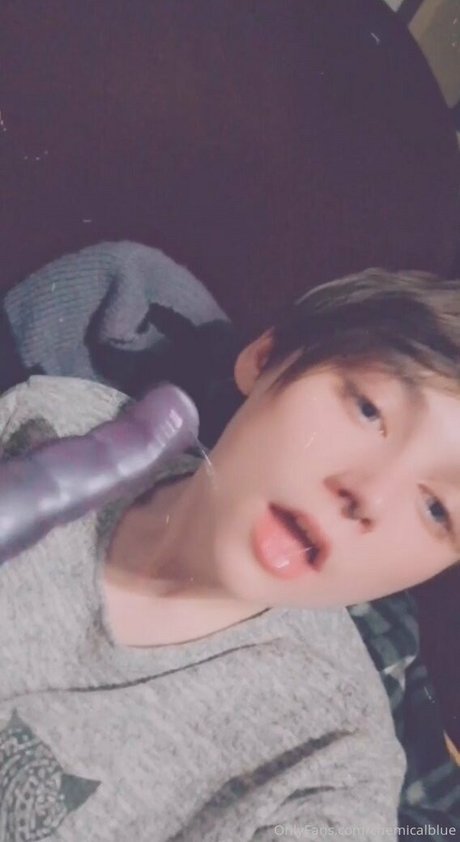Naakte gelekte OnlyFans-foto van Chemicalblue