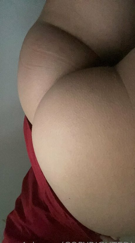 Naakte gelekte OnlyFans-foto van Hiitsash