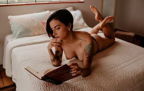 Naakte gelekte OnlyFans-foto van Gabi Benvenutti
