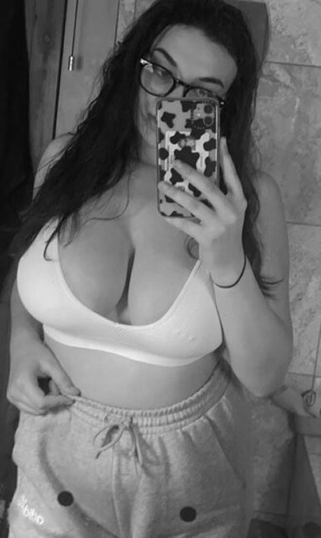 Naakte gelekte OnlyFans-foto van Chloeann Whitham