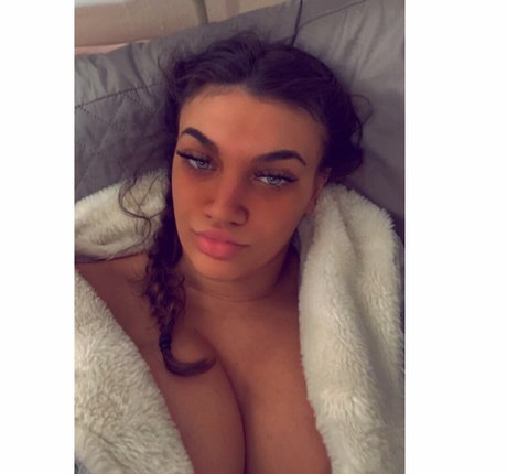 Naakte gelekte OnlyFans-foto van Chloeann Whitham