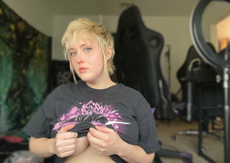 Naakte gelekte OnlyFans-foto van Holykoley