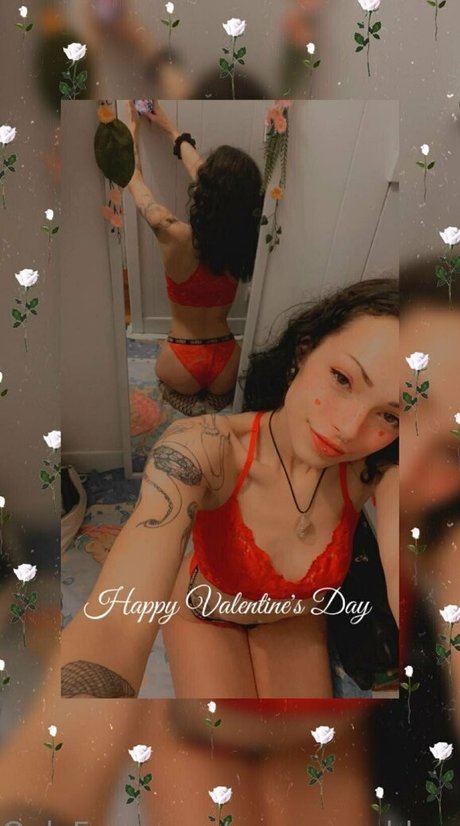 Naakte gelekte OnlyFans-foto van Blossomingvixen