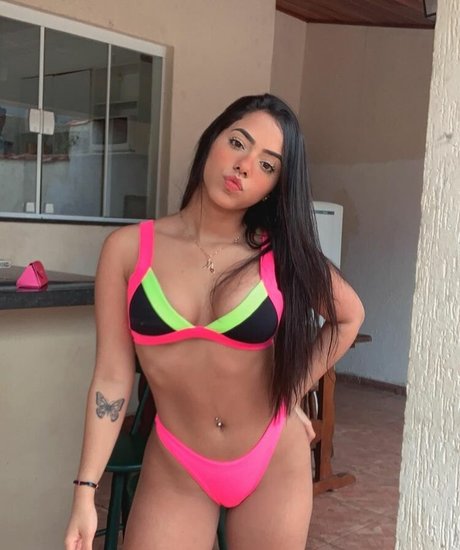 Naakte gelekte OnlyFans-foto van Mariely E Mirella Santos