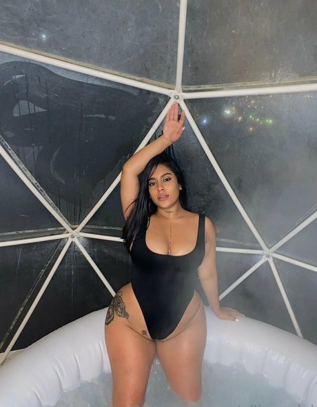 Naakte gelekte OnlyFans-foto van Allisonvivi