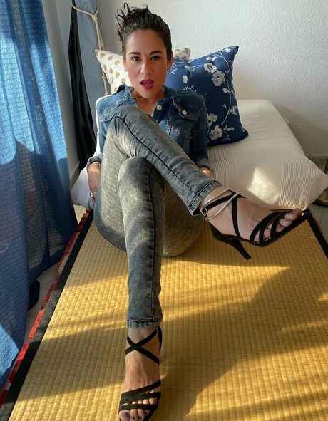 Naakte gelekte OnlyFans-foto van Hathayogasoulsexyfeet