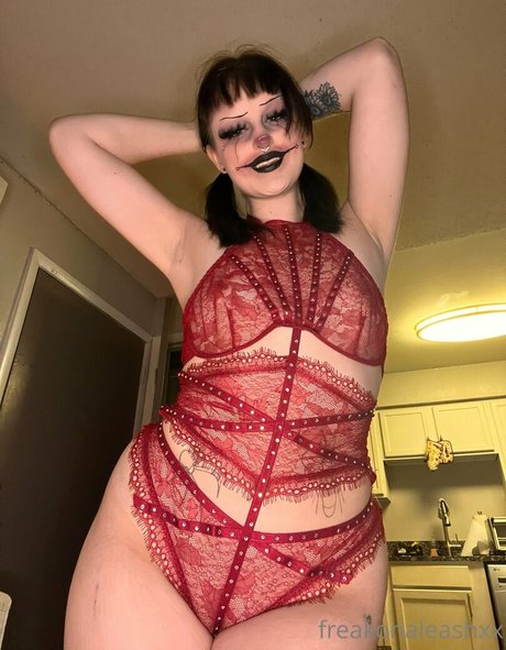 Naakte gelekte OnlyFans-foto van Freakonaleashxx
