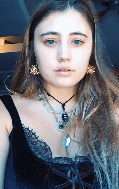 Naakte gelekte OnlyFans-foto van Lia Marie Johnson
