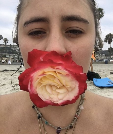 Naakte gelekte OnlyFans-foto van Lia Marie Johnson