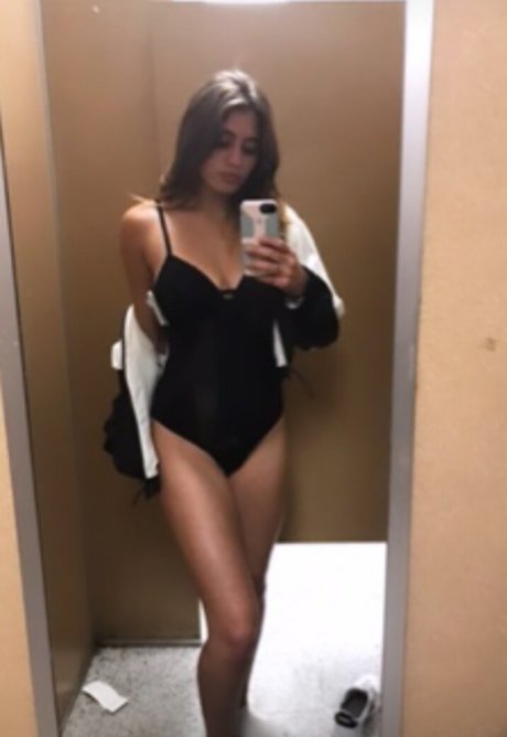 Naakte gelekte OnlyFans-foto van Lia Marie Johnson