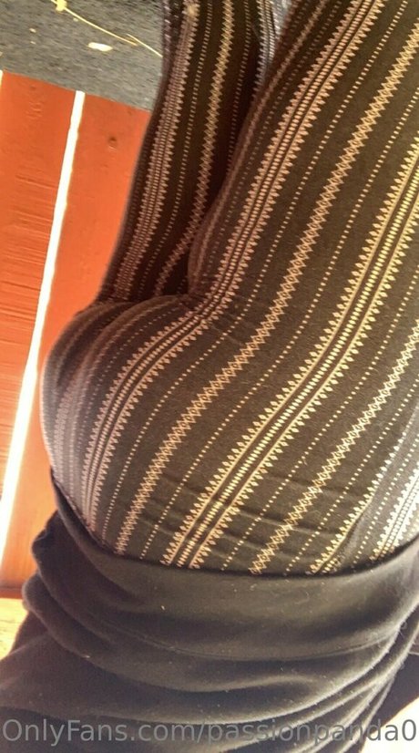 Naakte gelekte OnlyFans-foto van Passionpanda01