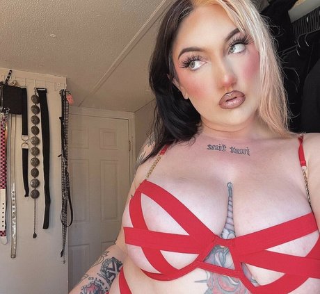 Naakte gelekte OnlyFans-foto van Mahryaaaa