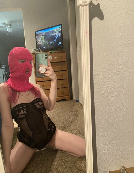 Naakte gelekte OnlyFans-foto van Katrinaagreyy