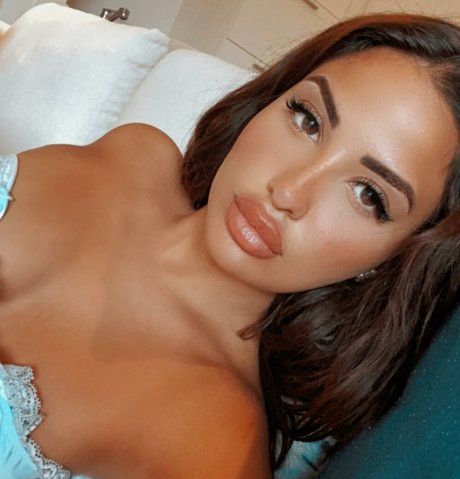 Naakte gelekte OnlyFans-foto van Helia Soltani