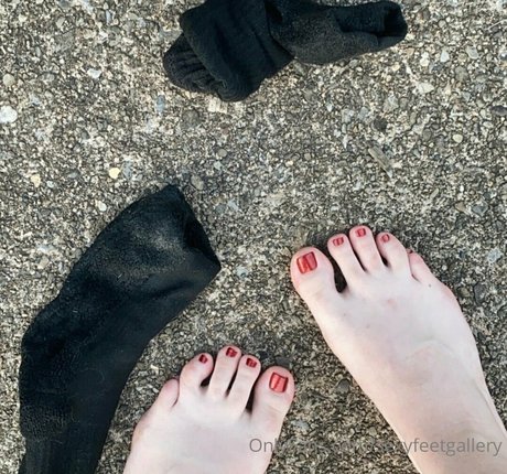Naakte gelekte OnlyFans-foto van Sexyfeetgallery