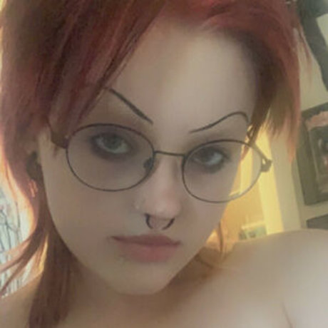 Naakte gelekte OnlyFans-foto van Fallenfoxangel