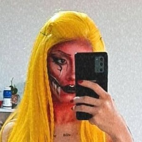 Naakte gelekte OnlyFans-foto van Acitrica