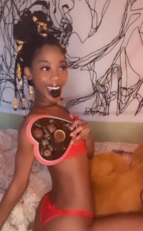 Naakte gelekte OnlyFans-foto van Urfavgirlfriend
