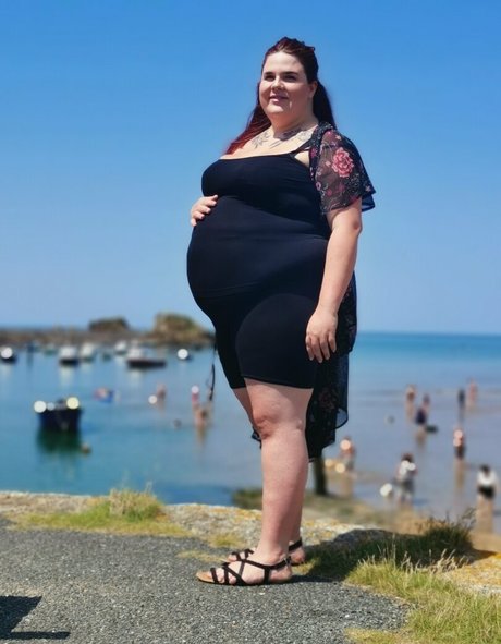 Naakte gelekte OnlyFans-foto van Pregnantbbw