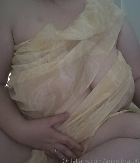 Naakte gelekte OnlyFans-foto van Angelbrat00