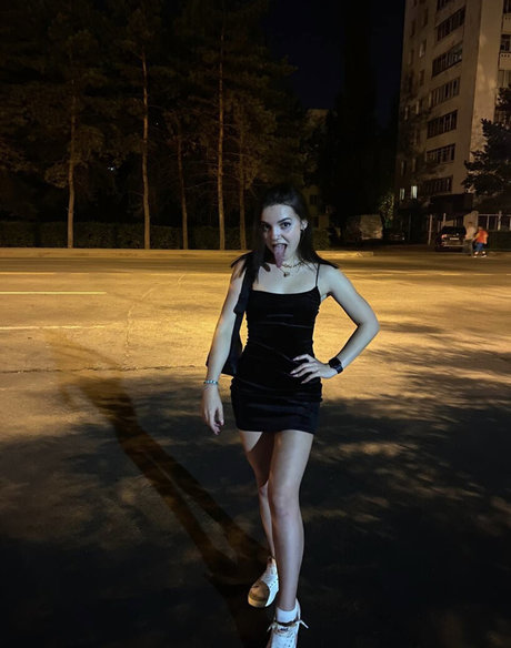 Naakte gelekte OnlyFans-foto van Radmila Maro