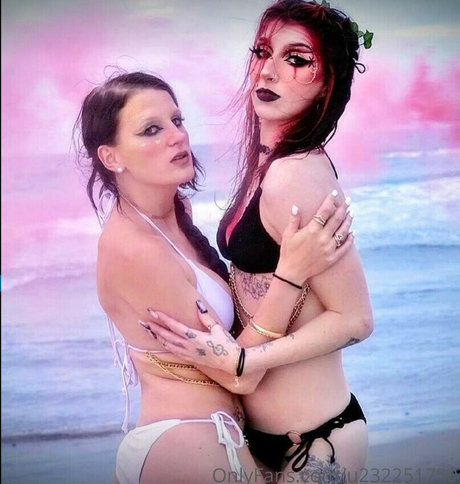 Naakte gelekte OnlyFans-foto van Jasmhynmakeup