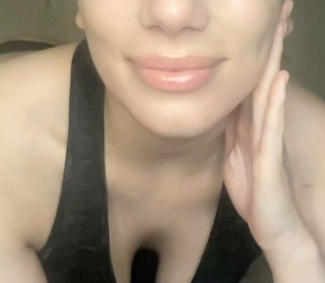 Naakte gelekte OnlyFans-foto van Sarabruni
