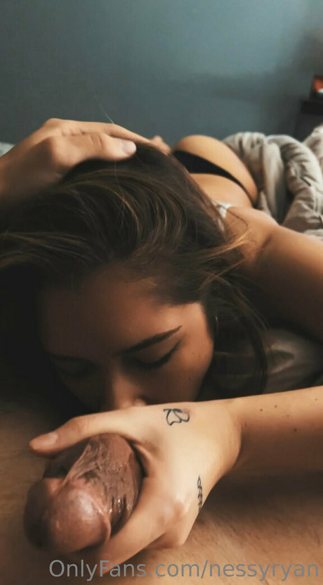Naakte gelekte OnlyFans-foto van Nessyryan
