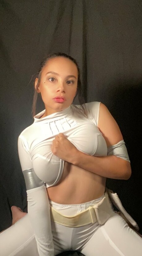 Naakte gelekte OnlyFans-foto van Petitemagicalgirl