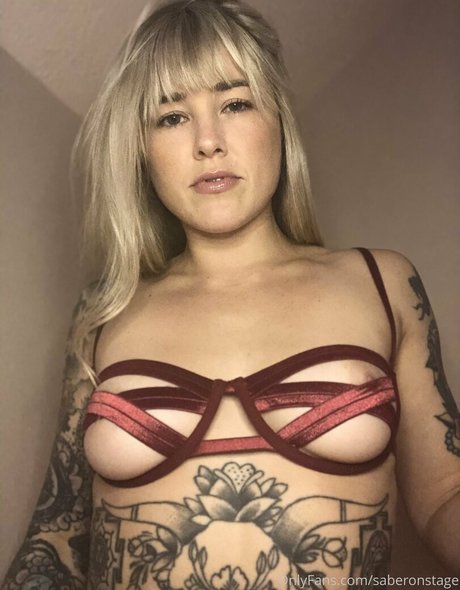Naakte gelekte OnlyFans-foto van Saberonstage