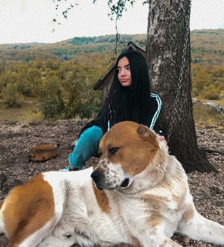 Naakte gelekte OnlyFans-foto van Kristina Djedovic