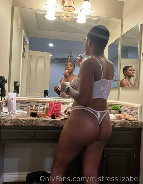 Naakte gelekte OnlyFans-foto van Mistresslizabell