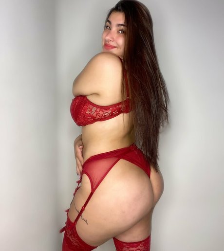Naakte gelekte OnlyFans-foto van Poliamor