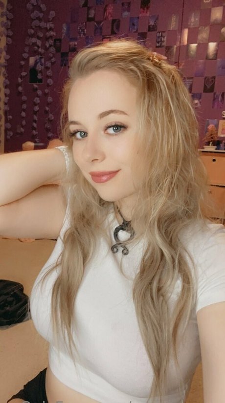 Naakte gelekte OnlyFans-foto van Carmennem