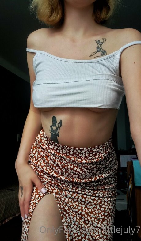 Naakte gelekte OnlyFans-foto van Littlejuly7